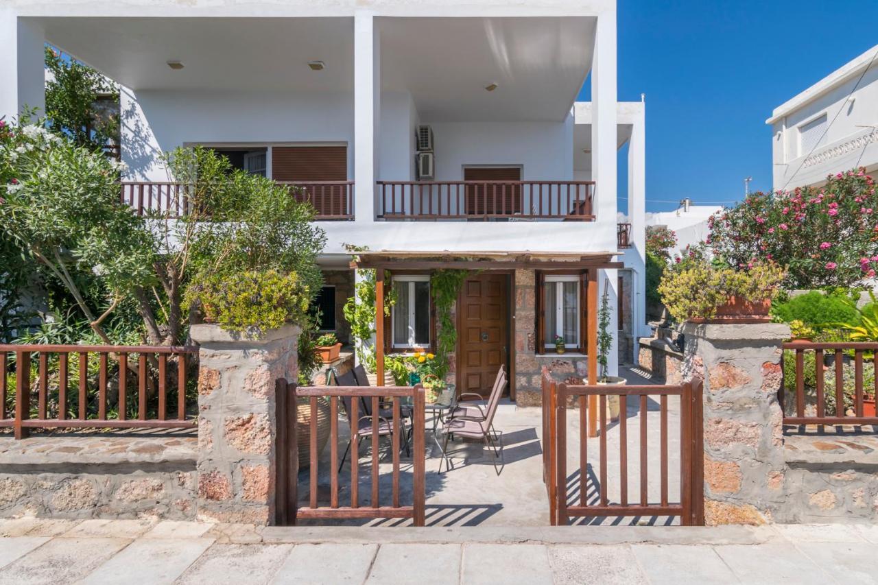 Kourita Garden Apartment With Sea View Near To The Port Of Milos Adamantas  Exteriör bild